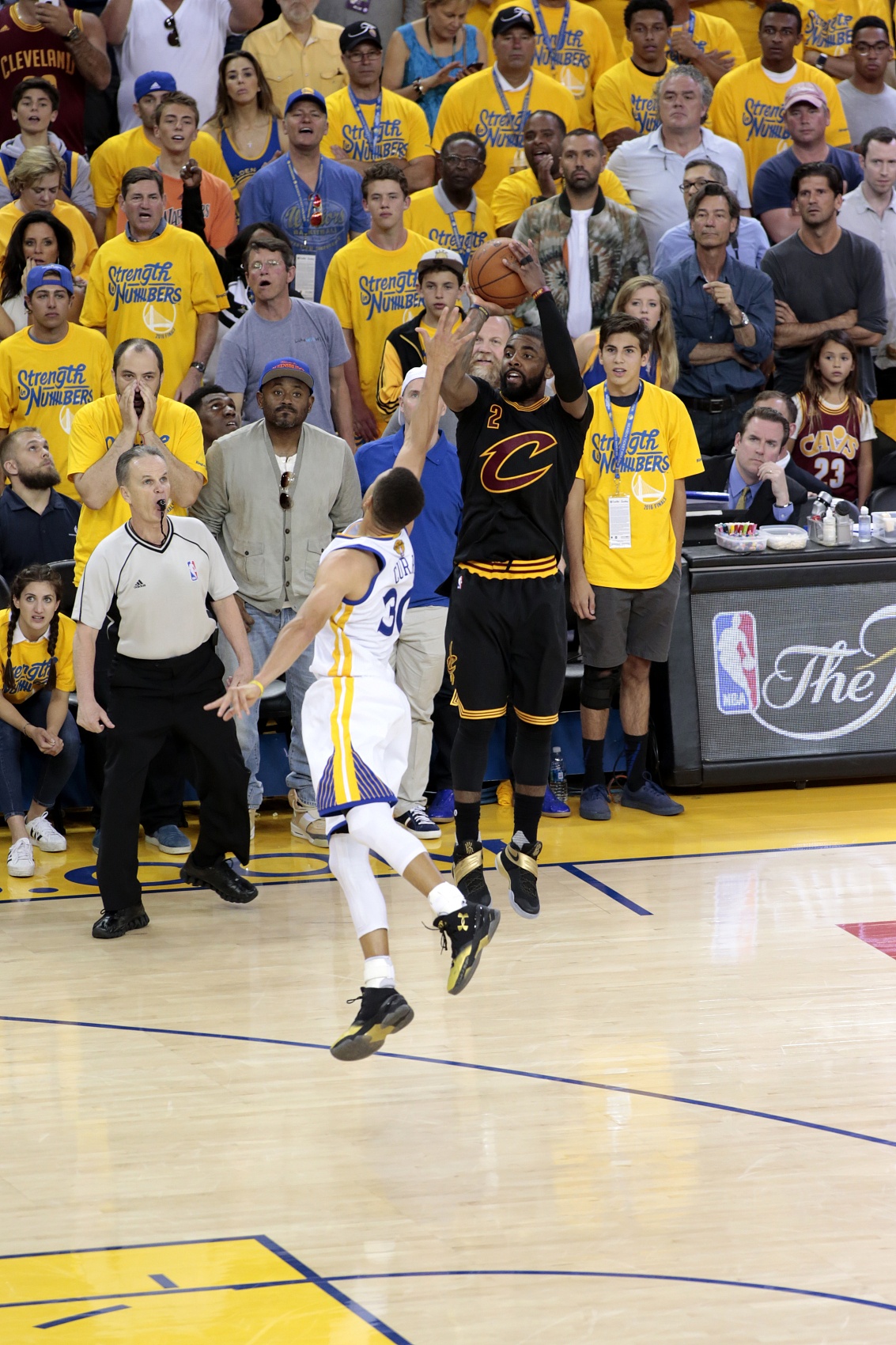 BOB半岛体育官方网站-亨森：2016年总决赛G7我是现场看的 骑士赢了勇士让我震惊